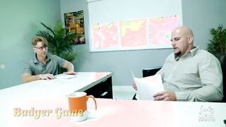 Perverz anyukák és a főnök brutális rúdja