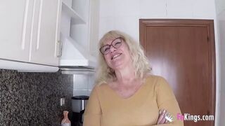Zsenge pasas és a szexéhes nagymami