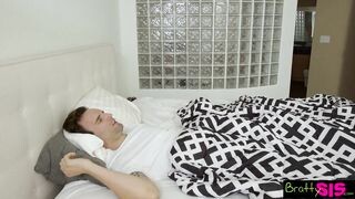 Perverz zsenge csaj a nevelő faterjával kamatyol