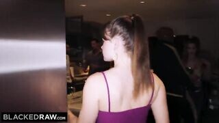 Riley Reid kap pár néger hímvesszőt