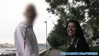 Magyar amatőr zsenge pipi pénzért kamatyol