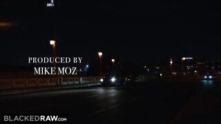 Morgan Rain kedveli az óriás pélót