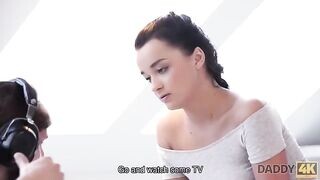 Fiatal csajszika és az idős pali