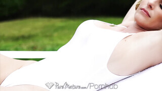Cory Chase segge megkettyintve