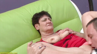 Öreg érett nő és a zsenge csávó