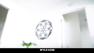 Mylf - Lilly Hall kézbe veszi a farkat