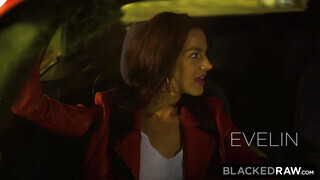BlackedRaw - Evelin Stone élvezi a termetes kukacot