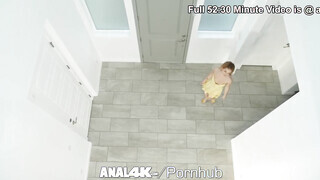 Anal4K - Bella Rose hátsó lyukba tolva