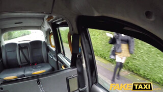 Fake Taxi - Szoknyás tinédzser pipi a taxissal dug