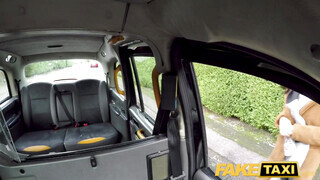 Fake Taxi - Alyssa Divine a csöcsös néger tinédzser
