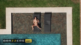 BRAZZERS - Jolee Love a óriási cicis tini bige
