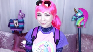Fortnite cosplayes maca orálozza a műfaszokat
