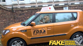 Fake Driving School  - durva hatalmas csöcsű világos szőke pinájába élveznek