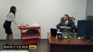 Brazzers - Ella Knox az óriás didkós spanyol pipi