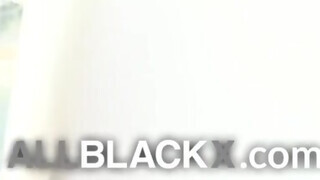 AllBlackX - Lala Ivey a óriási kannás zsenge