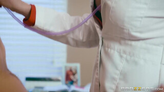 Ariella Ferrera a dél amerikai doktornő - Brazzers