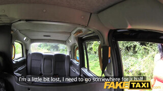 FakeTaxi piercinges csajszi a motorháztetőn is hancúrozik