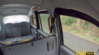 Fake Taxi - Ava Austen a hatalmas popós tetkós bige