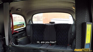 Fake Taxi - Angelina a hátsó ülésen kupakol
