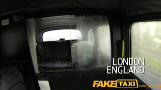 FakeTaxi - gigantikus didkós debella pipi a taxiban