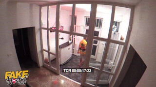 Három lesbi maca kényezteti magát - Fake Hostel