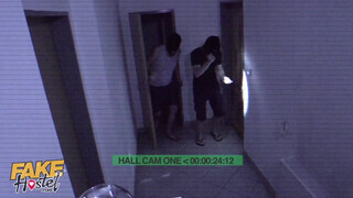 Fiatal sunát kúrnak a rabló srácok - Fake Hostel