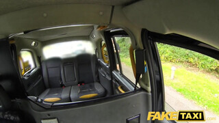 Fake Taxi - Gigászi cickós milf megrakva a hátsó ülésen