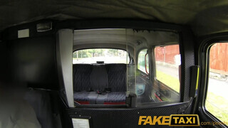 FakeTaxi - Felborotvált fejű punk pipi megrakva