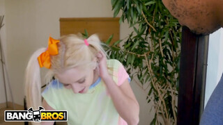 BANGBROS - Riley Star imádja a barna hímvesszőt