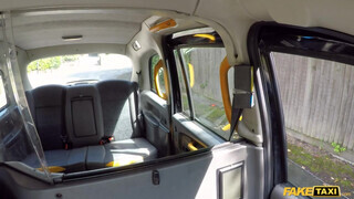 Fake Taxi - Tini csaj kúr a taxiban