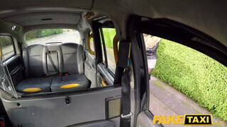 Csöcsös fiatal szuka segget nyal - Fake Taxi