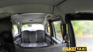 Fake Taxi - Tina Kay engedi fenékbe