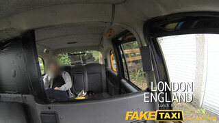 FakeTaxi - maga mutogató pipi a taxiban