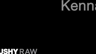 TUSHYRAW - Kenna James szűk popsikája bekúrva