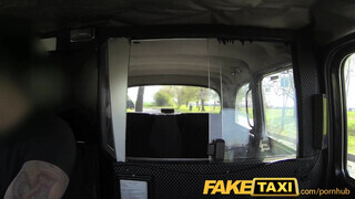 FakeTaxi - ártatlan pici tinédzser csajszika és a vastag dákó