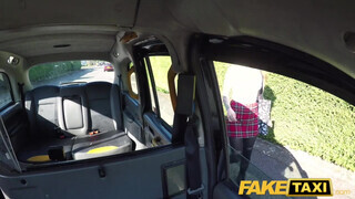 Fake Taxi - Kylie Nymphette a kéjnő egyetemista gádzsi