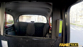 Fake Taxi - 19 éves zsenge csajszi hancúrozni akart