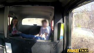 Fake Taxi - 19 éves zsenge csajszi hancúrozni akart