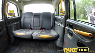 Fake Taxi - Csöcsös szuka hancúrozik a hátsó ülésen