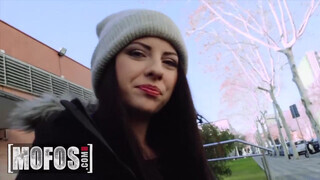MOFOS – Rebecca Volpetti óriási farokkal meghágva