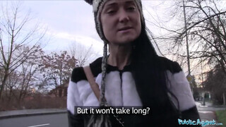 Public Agent - aranyos orosz szuka az utcáról