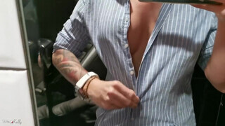 Wet Kelly - Kiéhezett milf a mosdóban