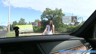 PublicAgent - Vanessa a bájos stoppos csajszika