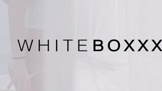 WhiteBoxxx - Silvia Dellai a fullos cseh maca