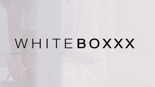 WhiteBoxxx - Naomi bevállalja a hatalmas cerkát