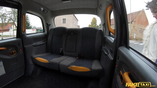 Fake Taxi - Vile Vixen jól leszopja a faszt