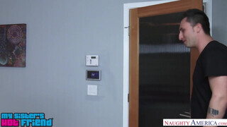 Abby Paradise a óriási fenekű fiatal - Naughty America