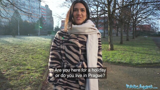 Public Agent - Lena Coxx borotvált picsája bekúrva