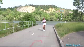 Public Agent - Gigantikus mellű formás popós csaj