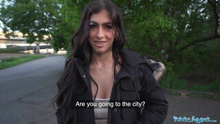 Public Agent - Alicia Trece a fogszabályzós brazil gádzsi